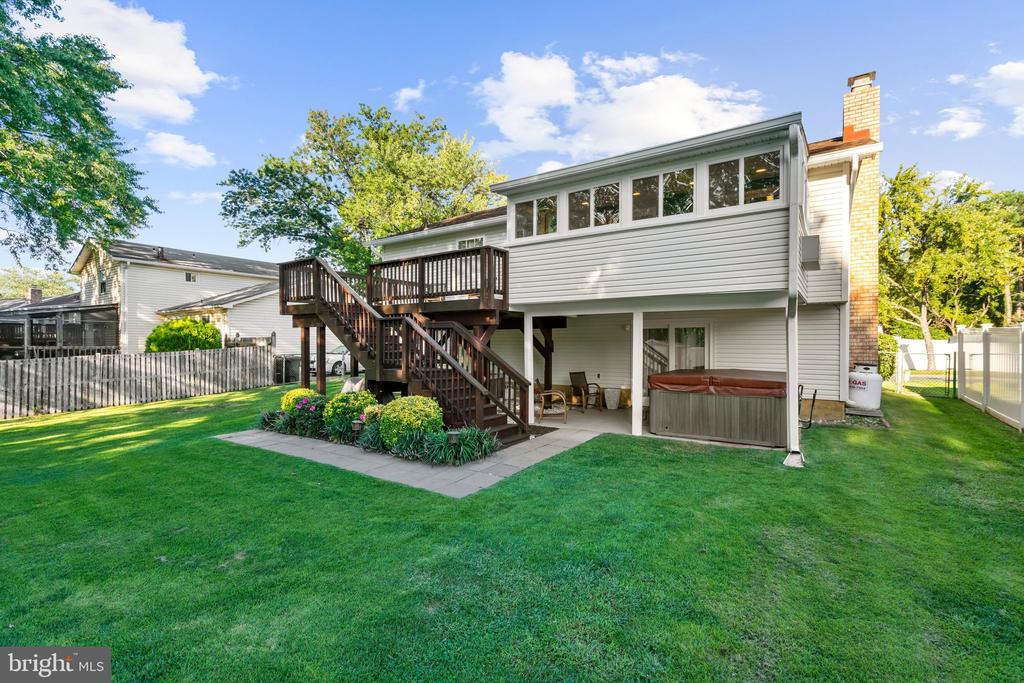 852 MEADOW HEIGHTS LANE