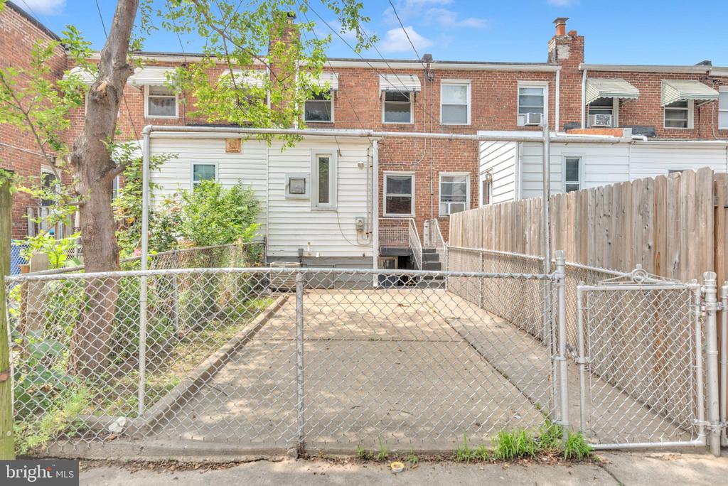 3541 Horton Ave