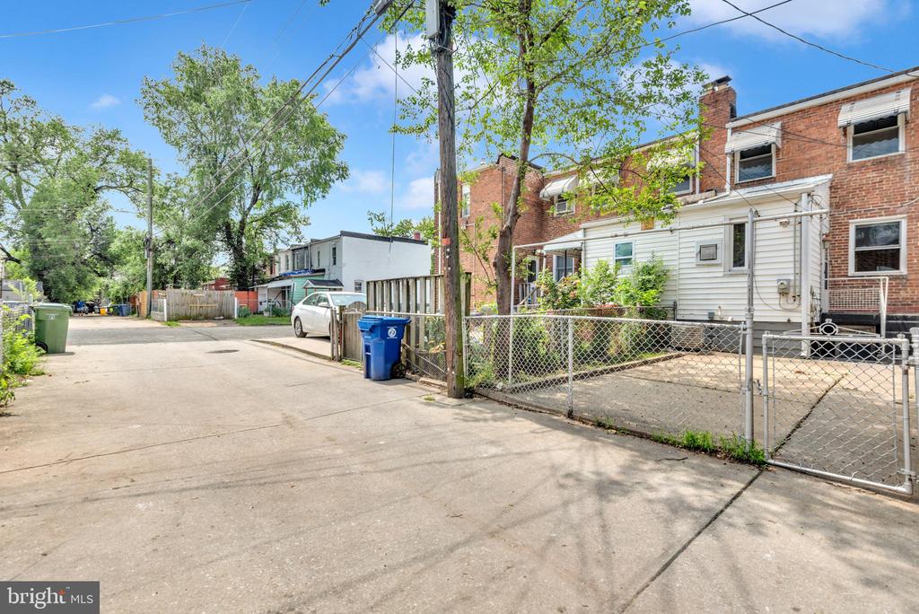 3541 Horton Ave