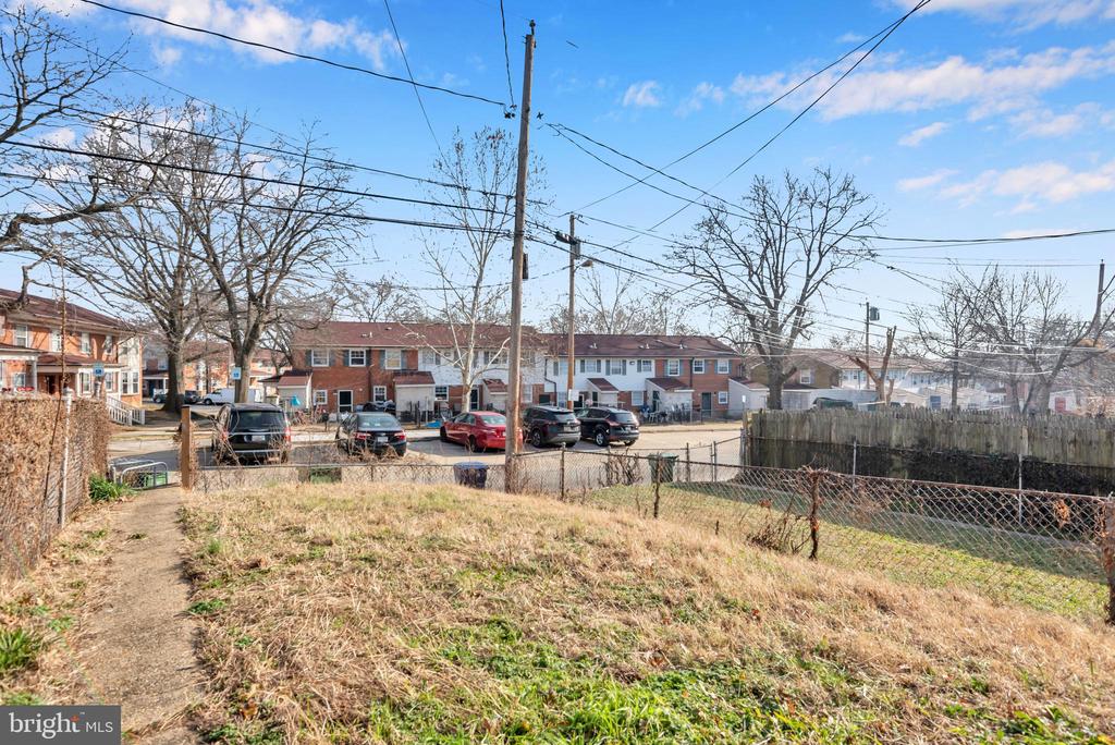2737 BOOKERT DRIVE
