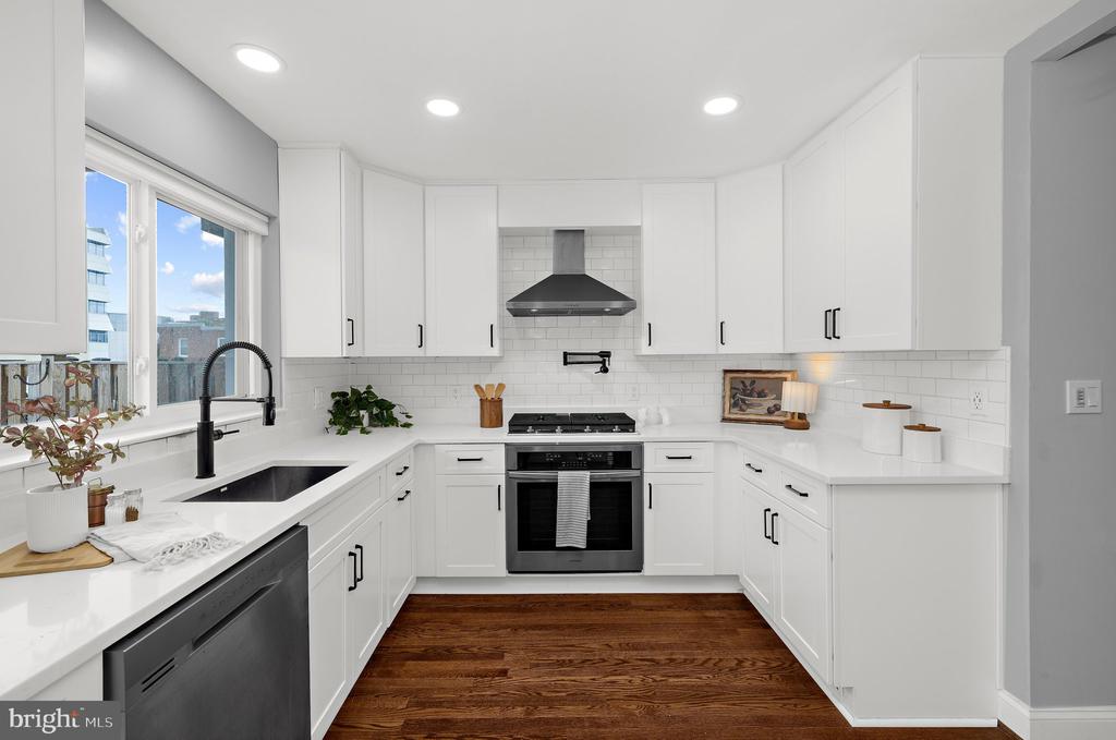 26 E MONTGOMERY STREET