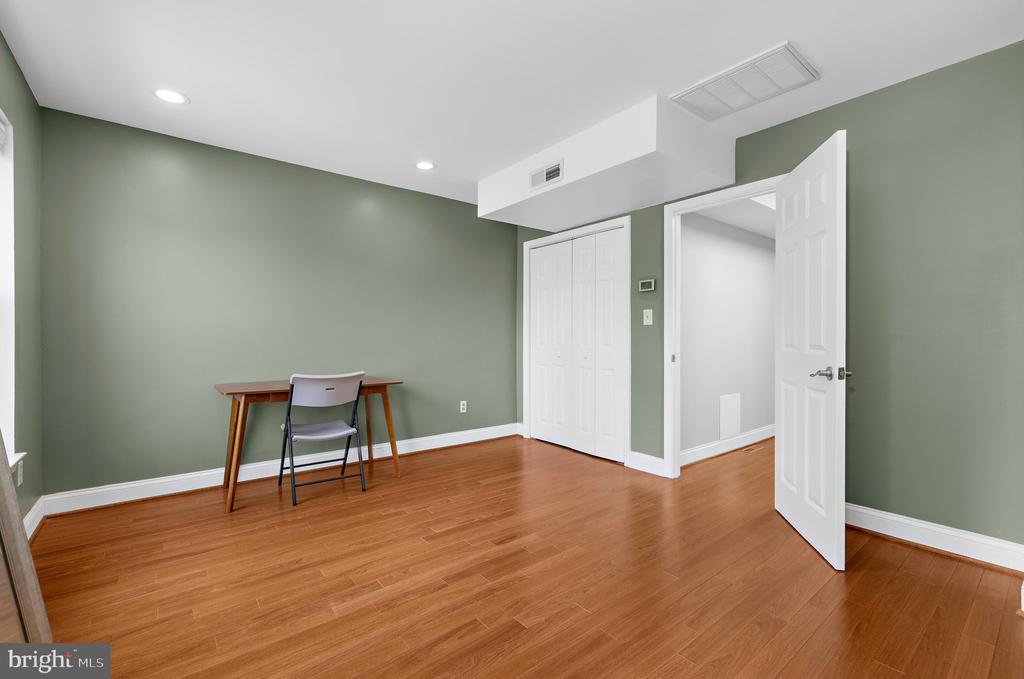 26 E MONTGOMERY STREET