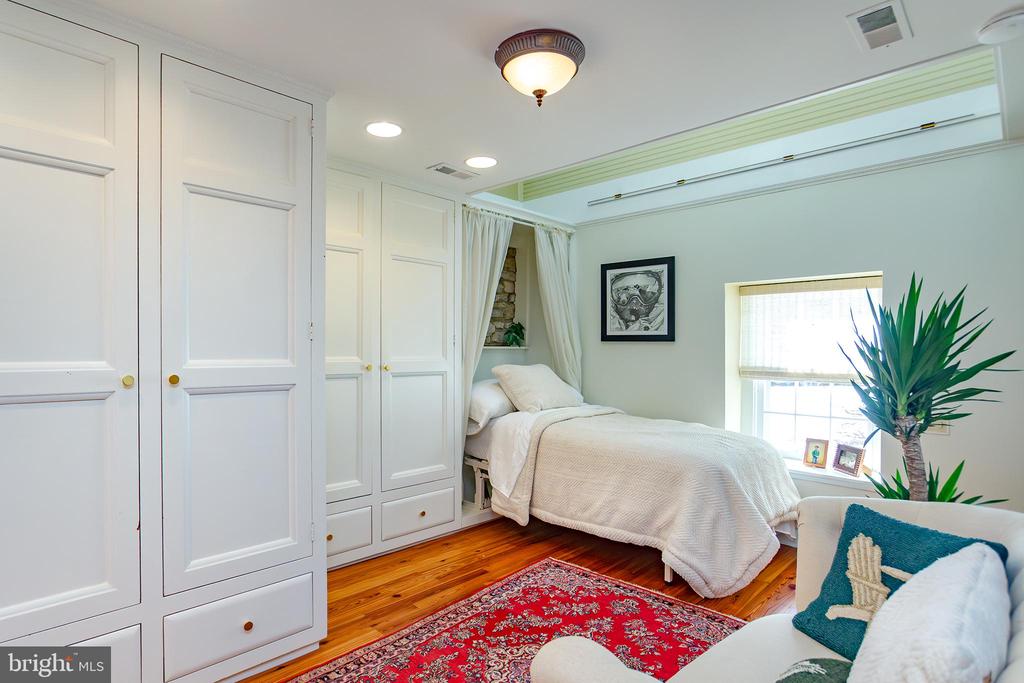 10108 FALLS ROAD