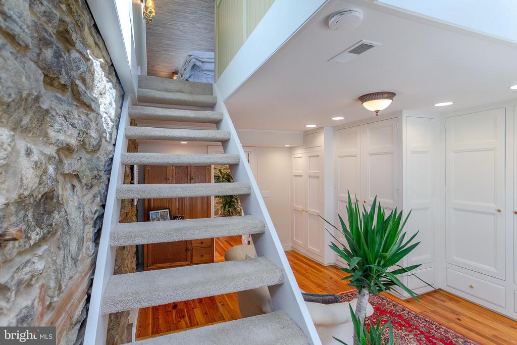 10108 FALLS ROAD