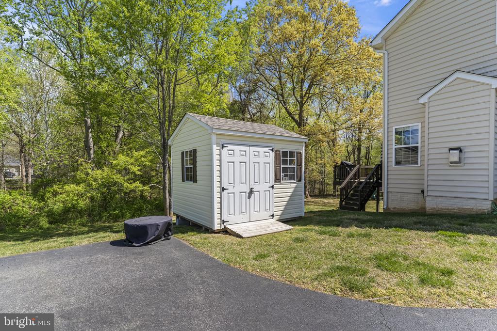 1905 RESTING RIDGE LANE