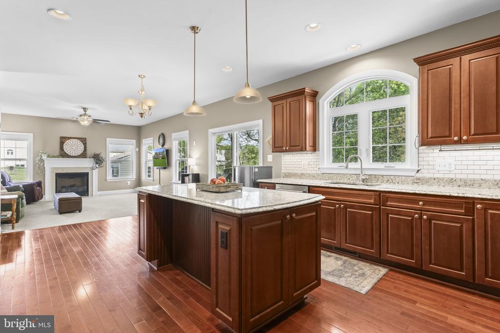 1905 RESTING RIDGE LANE