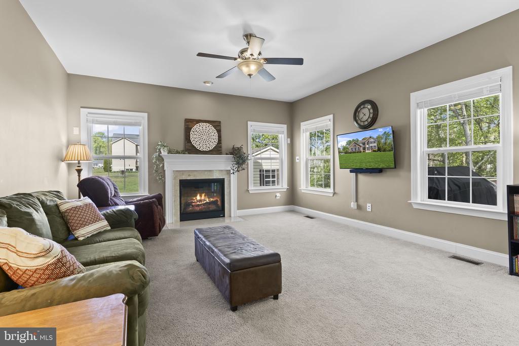 1905 RESTING RIDGE LANE