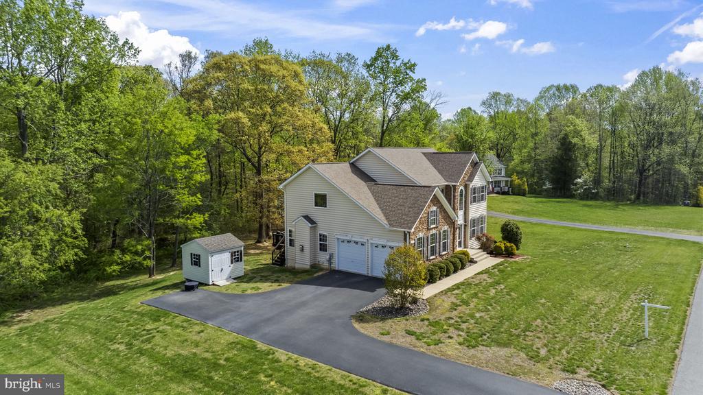 1905 RESTING RIDGE LANE