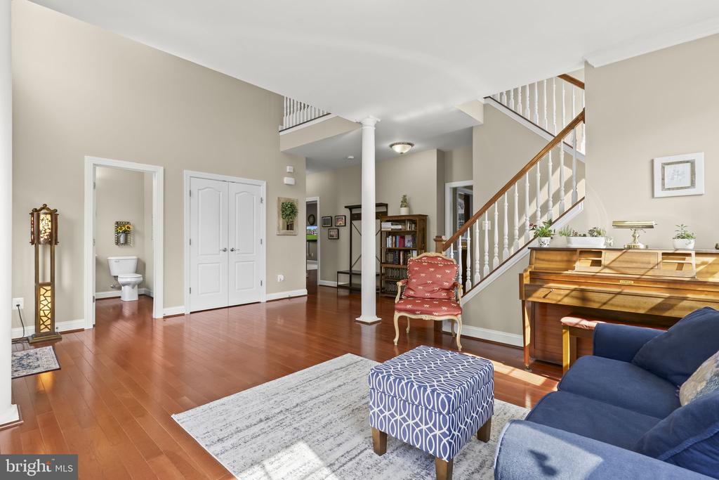 1905 RESTING RIDGE LANE