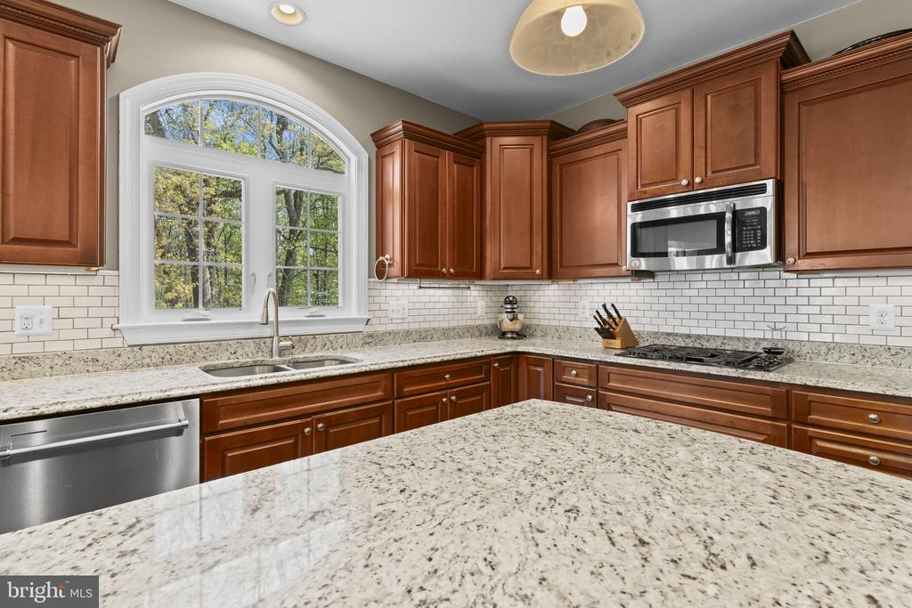 1905 RESTING RIDGE LANE