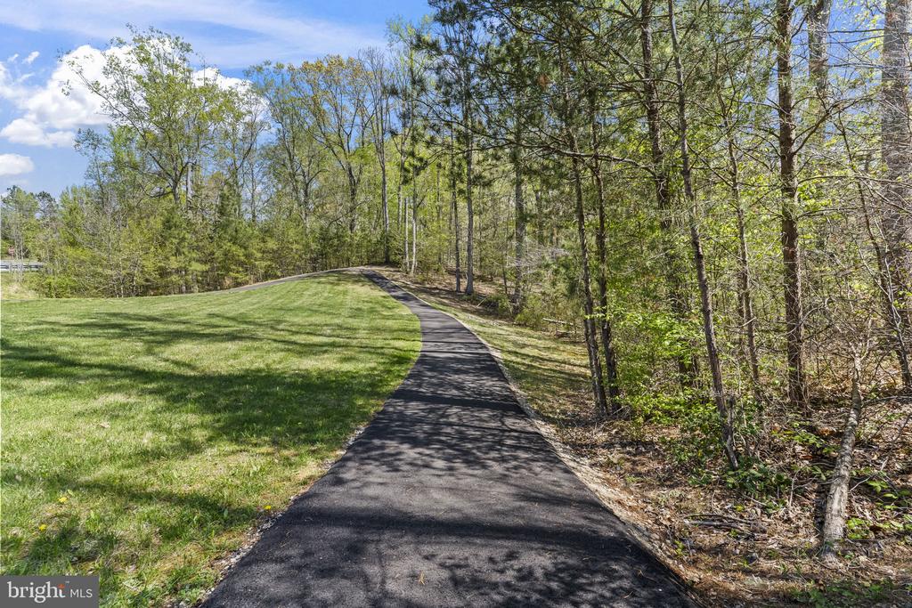 1905 RESTING RIDGE LANE