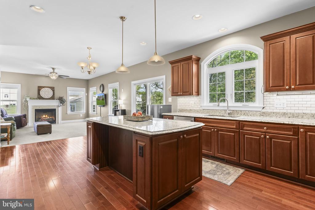 1905 RESTING RIDGE LANE