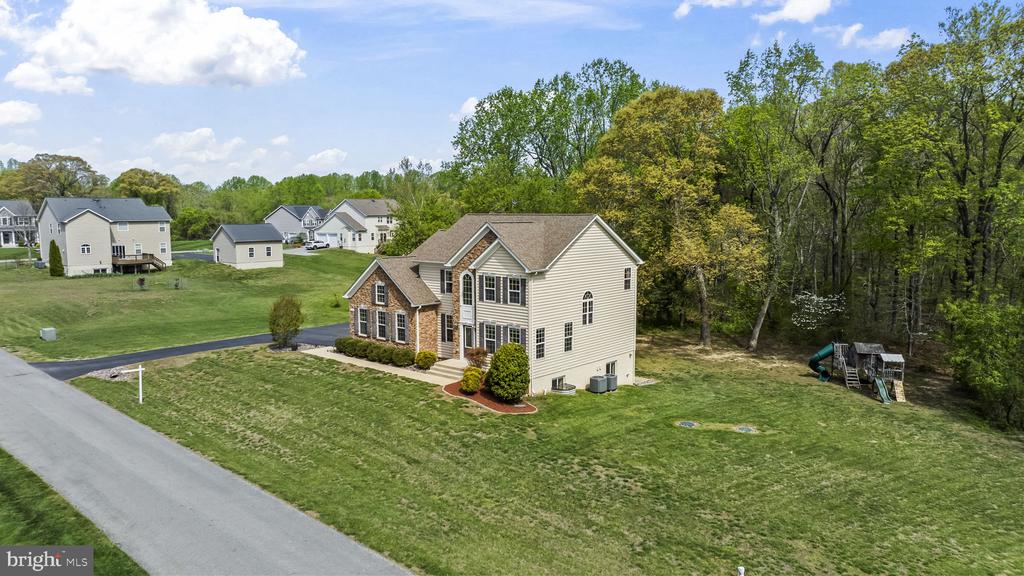 1905 RESTING RIDGE LANE