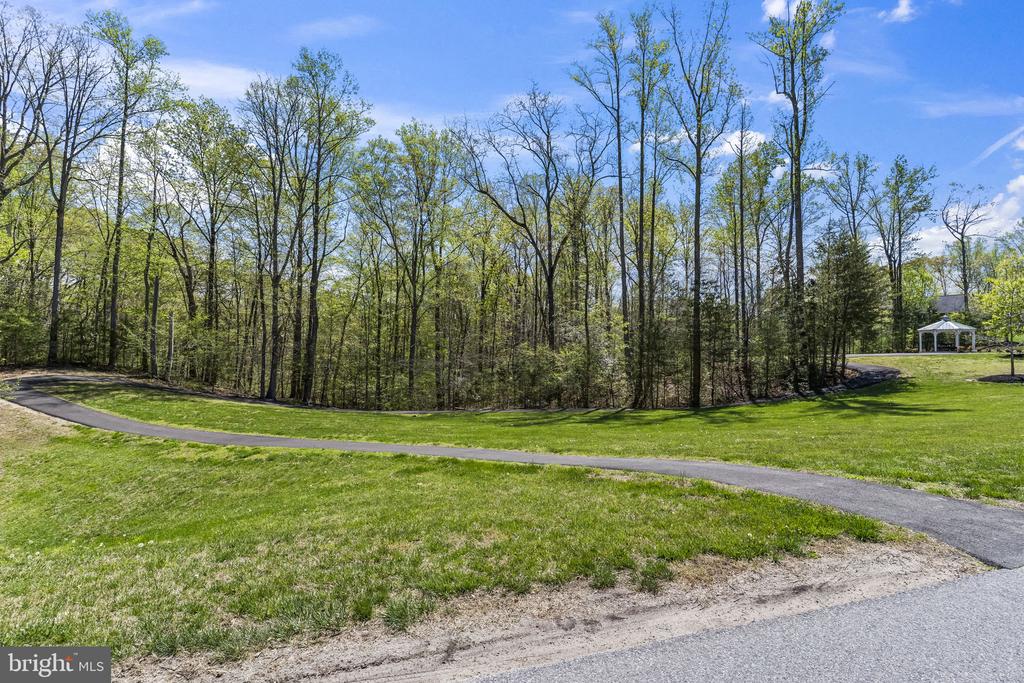1905 RESTING RIDGE LANE