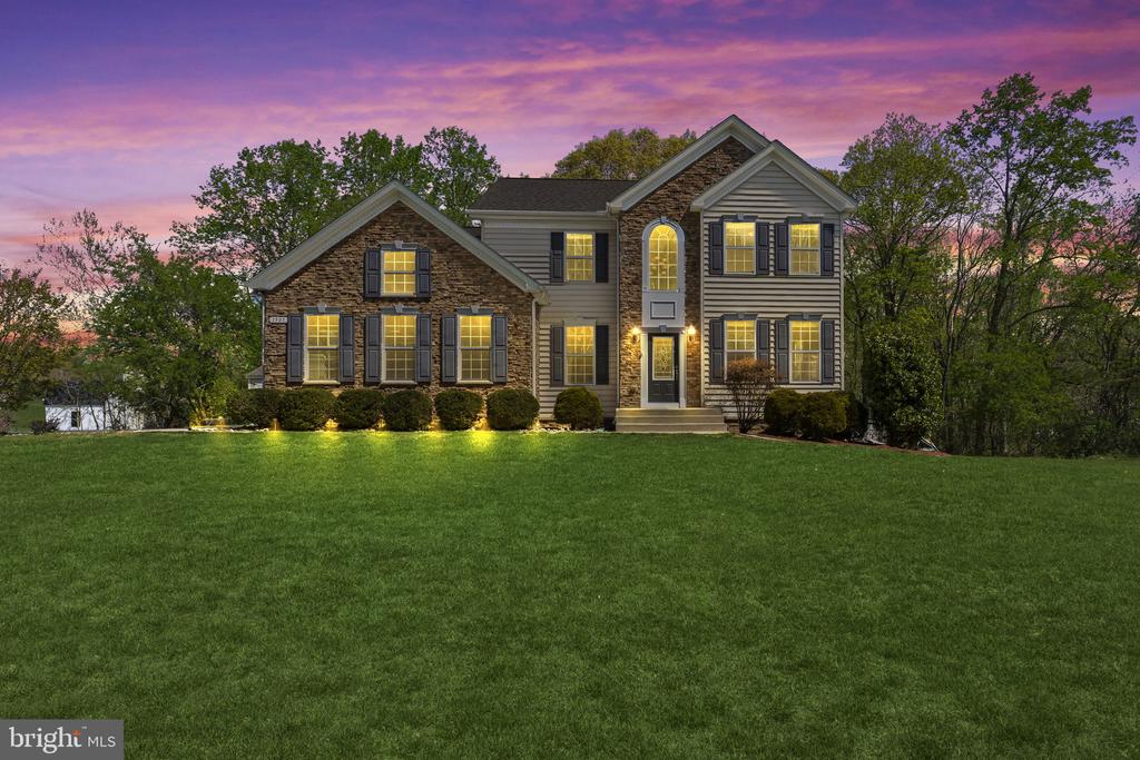 1905 RESTING RIDGE LANE