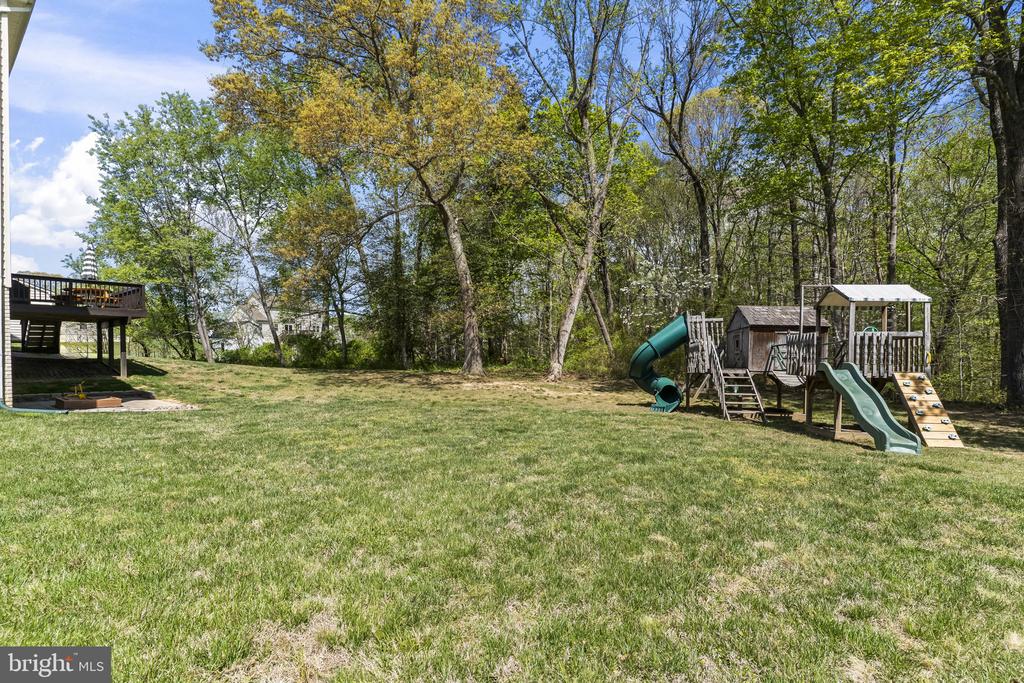 1905 RESTING RIDGE LANE
