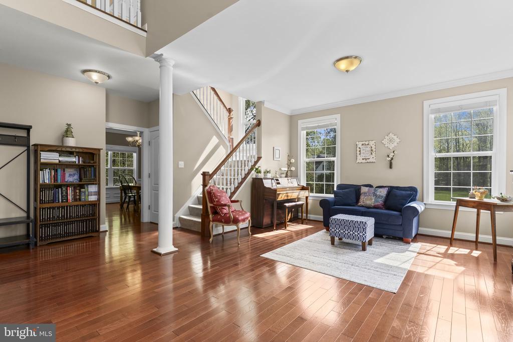 1905 RESTING RIDGE LANE