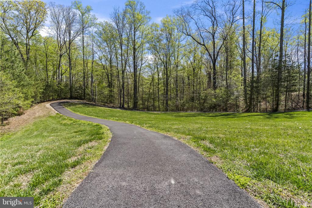 1905 RESTING RIDGE LANE