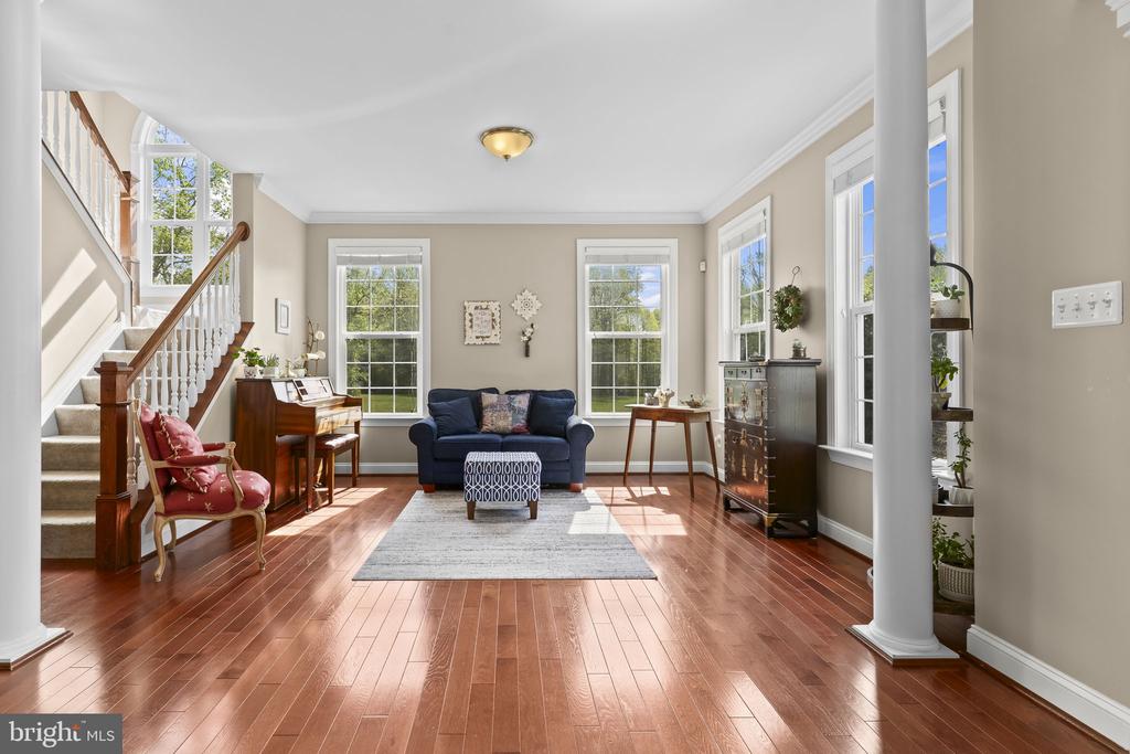 1905 RESTING RIDGE LANE