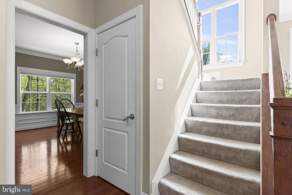 1905 RESTING RIDGE LANE