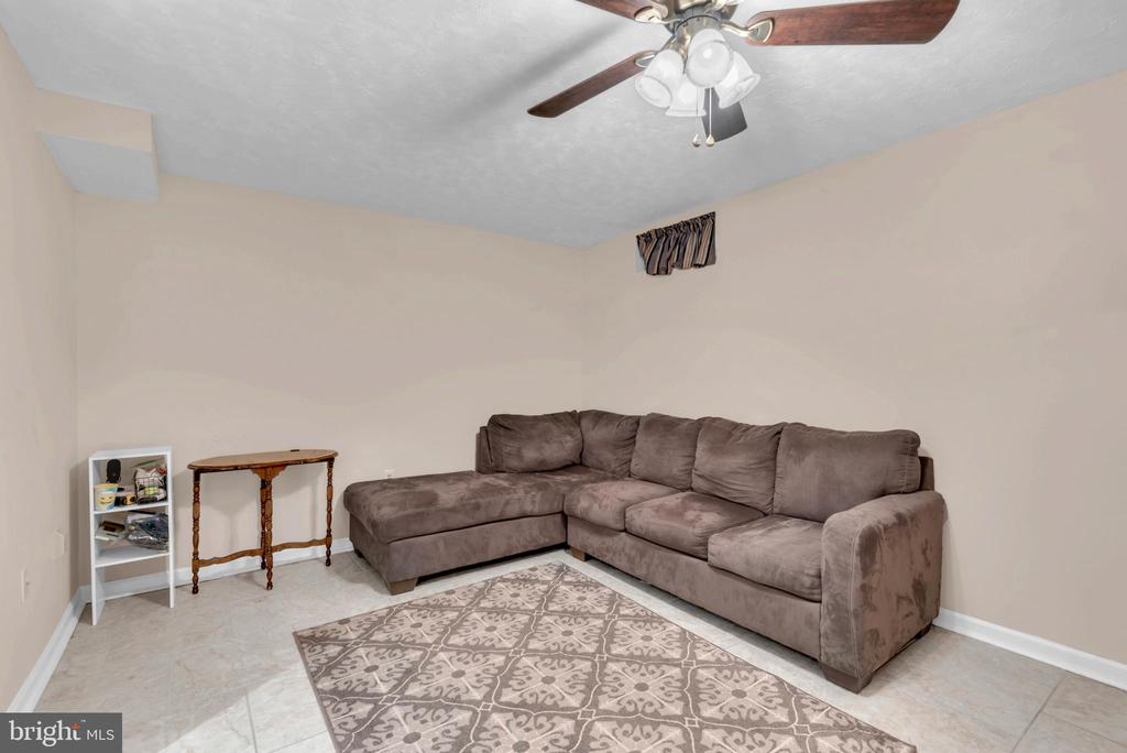 9203 Ridgefield Cir