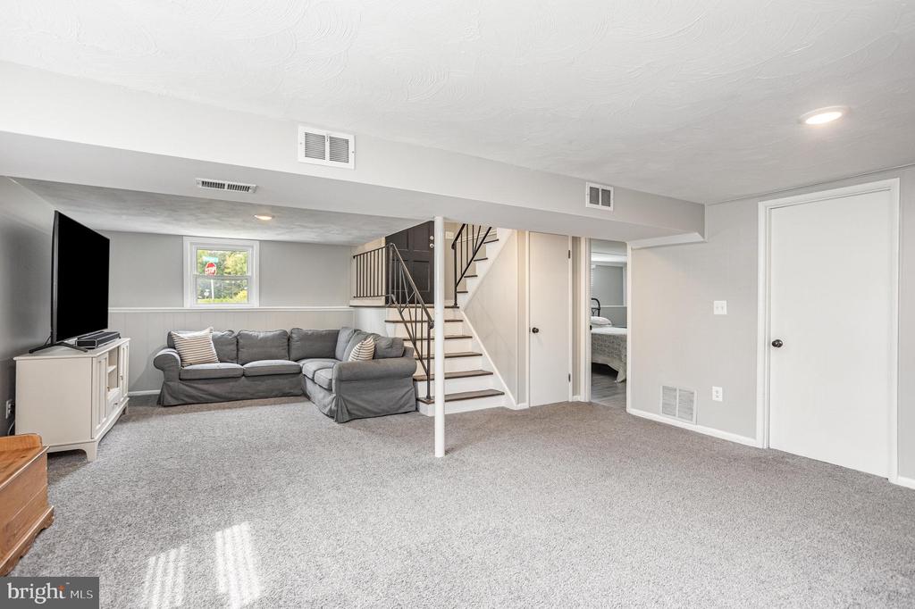 605 BANYAN COURT