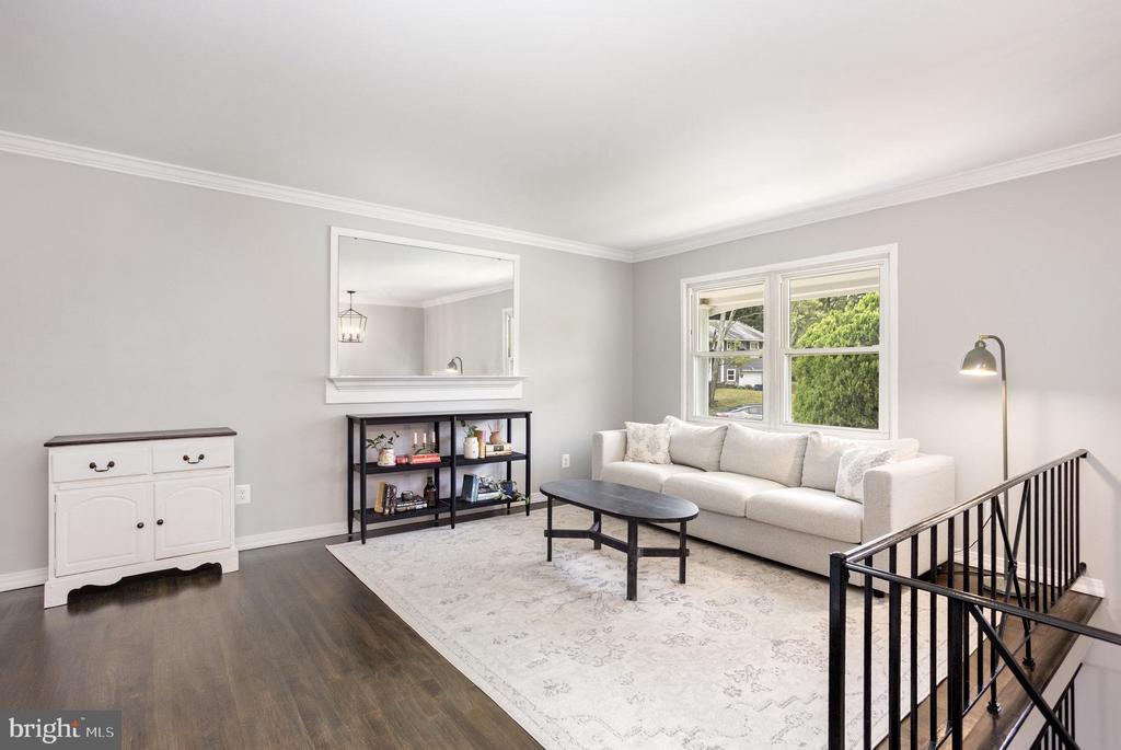 605 BANYAN COURT