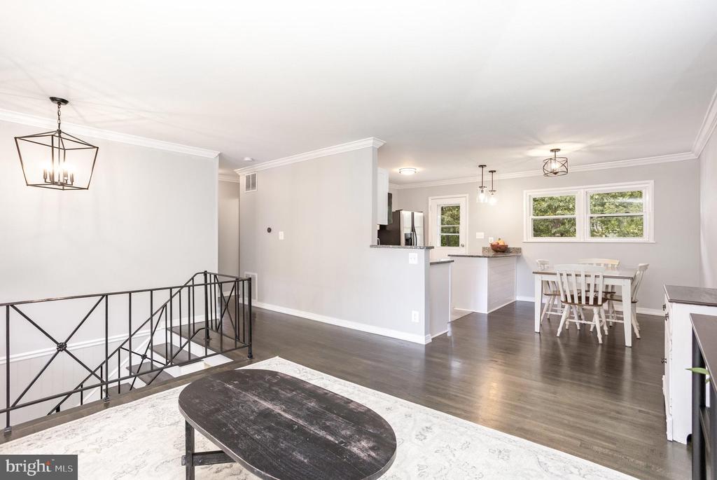 605 BANYAN COURT