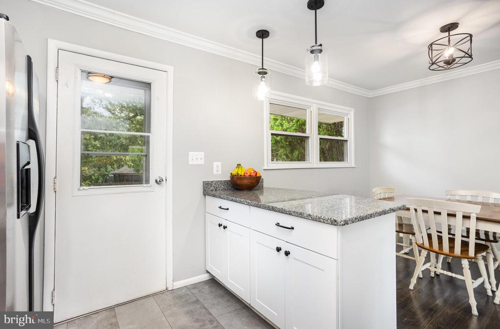 605 BANYAN COURT