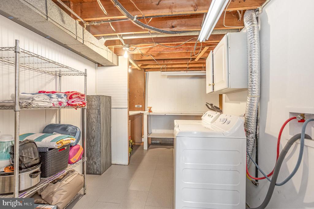 605 BANYAN COURT