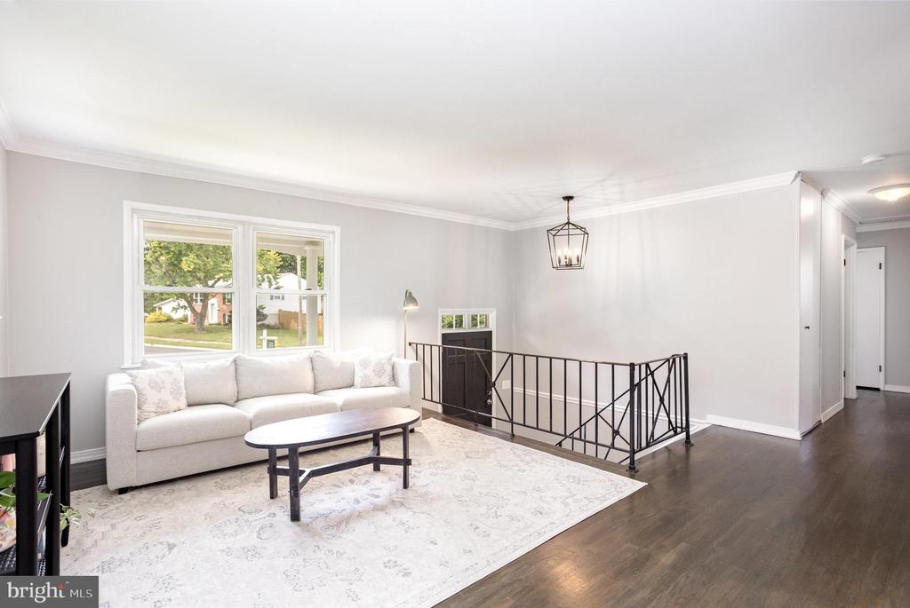 605 BANYAN COURT