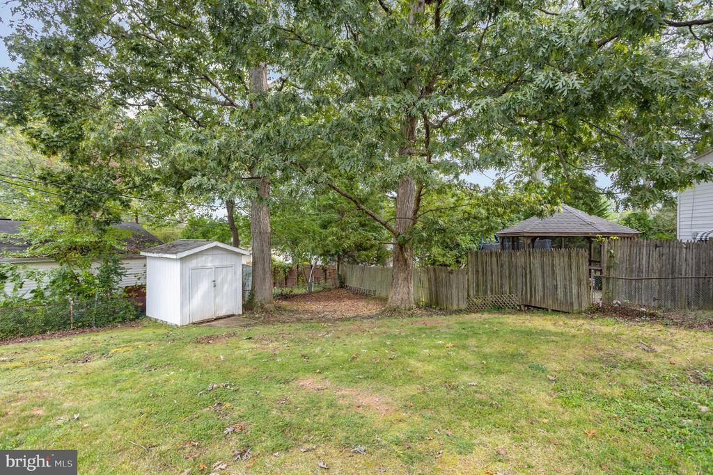 605 BANYAN COURT