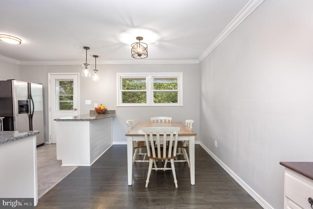 605 BANYAN COURT