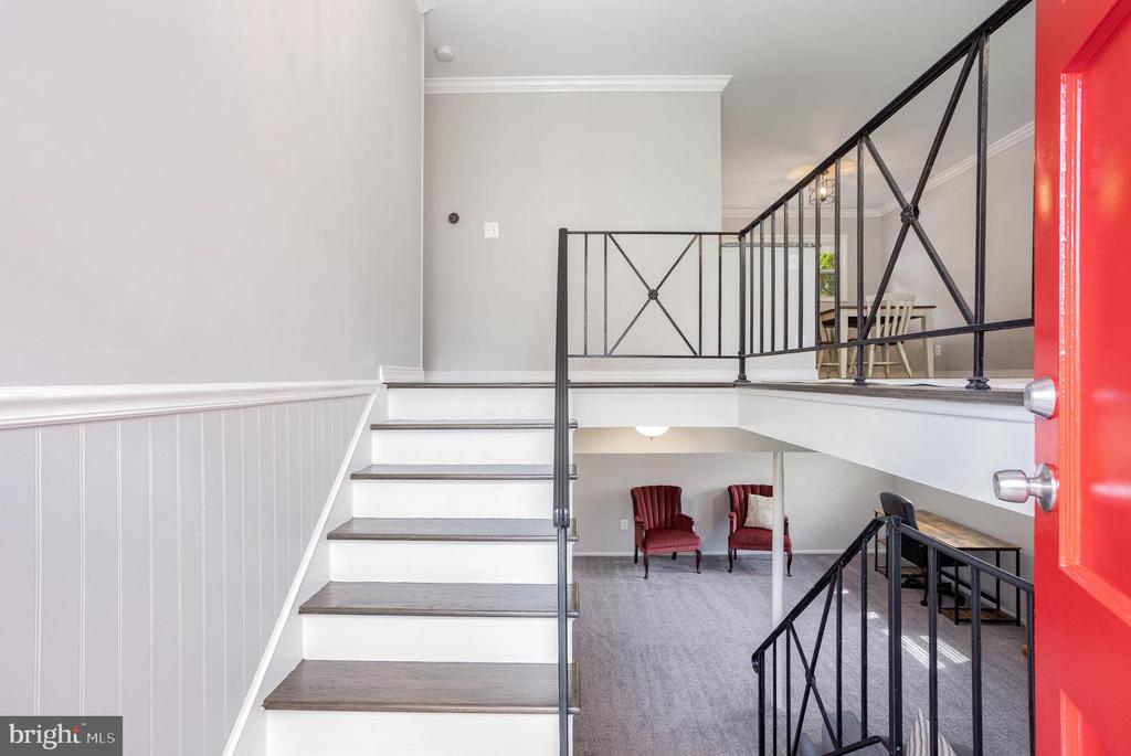 605 BANYAN COURT