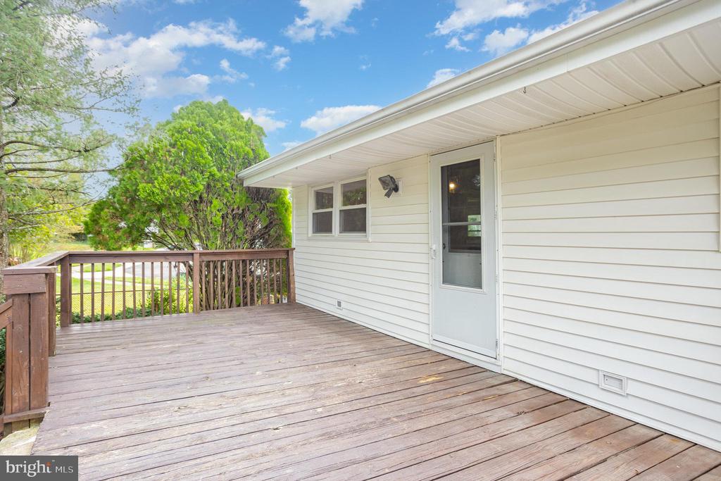 605 BANYAN COURT