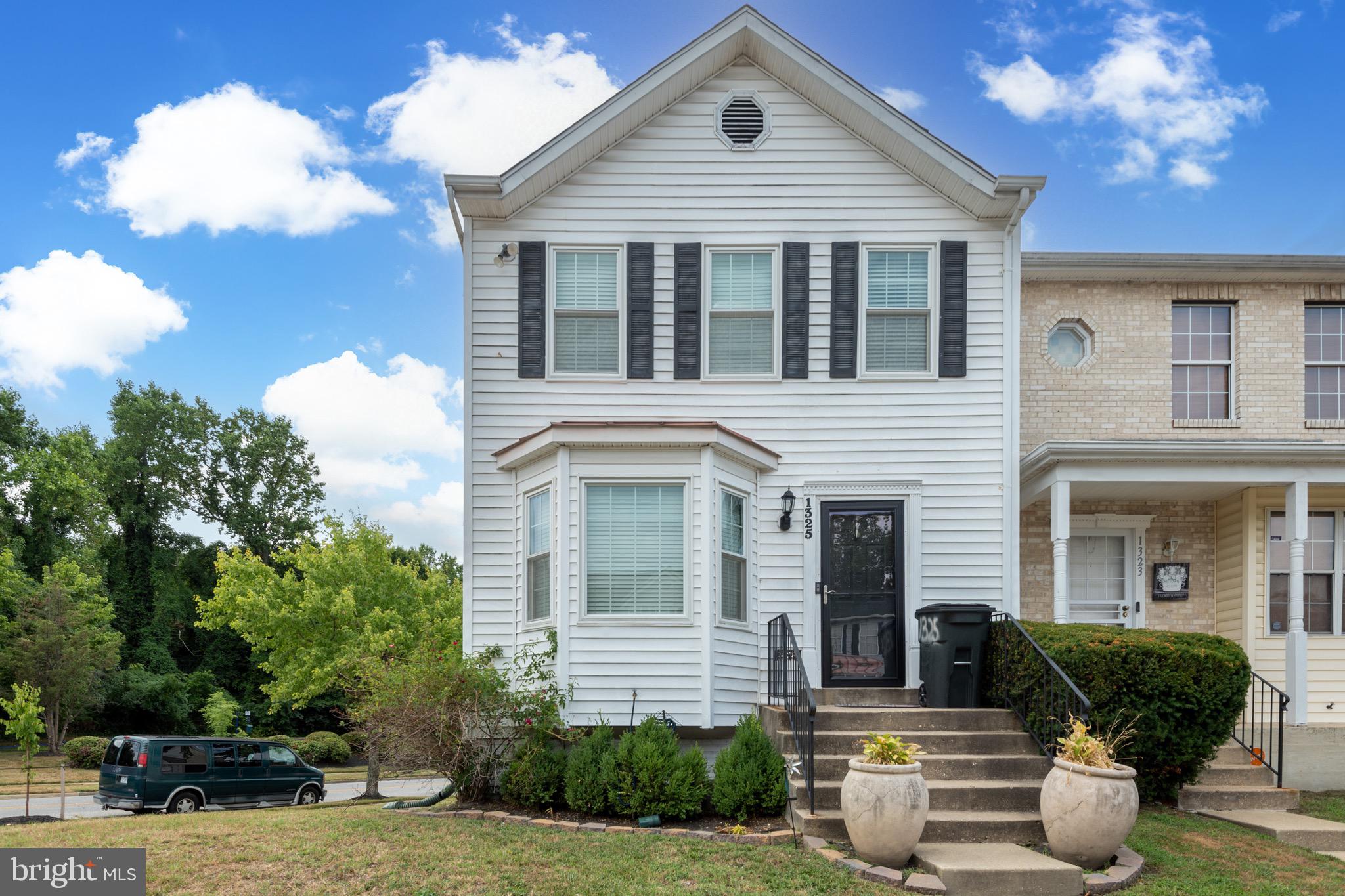 1325 DILLON CT