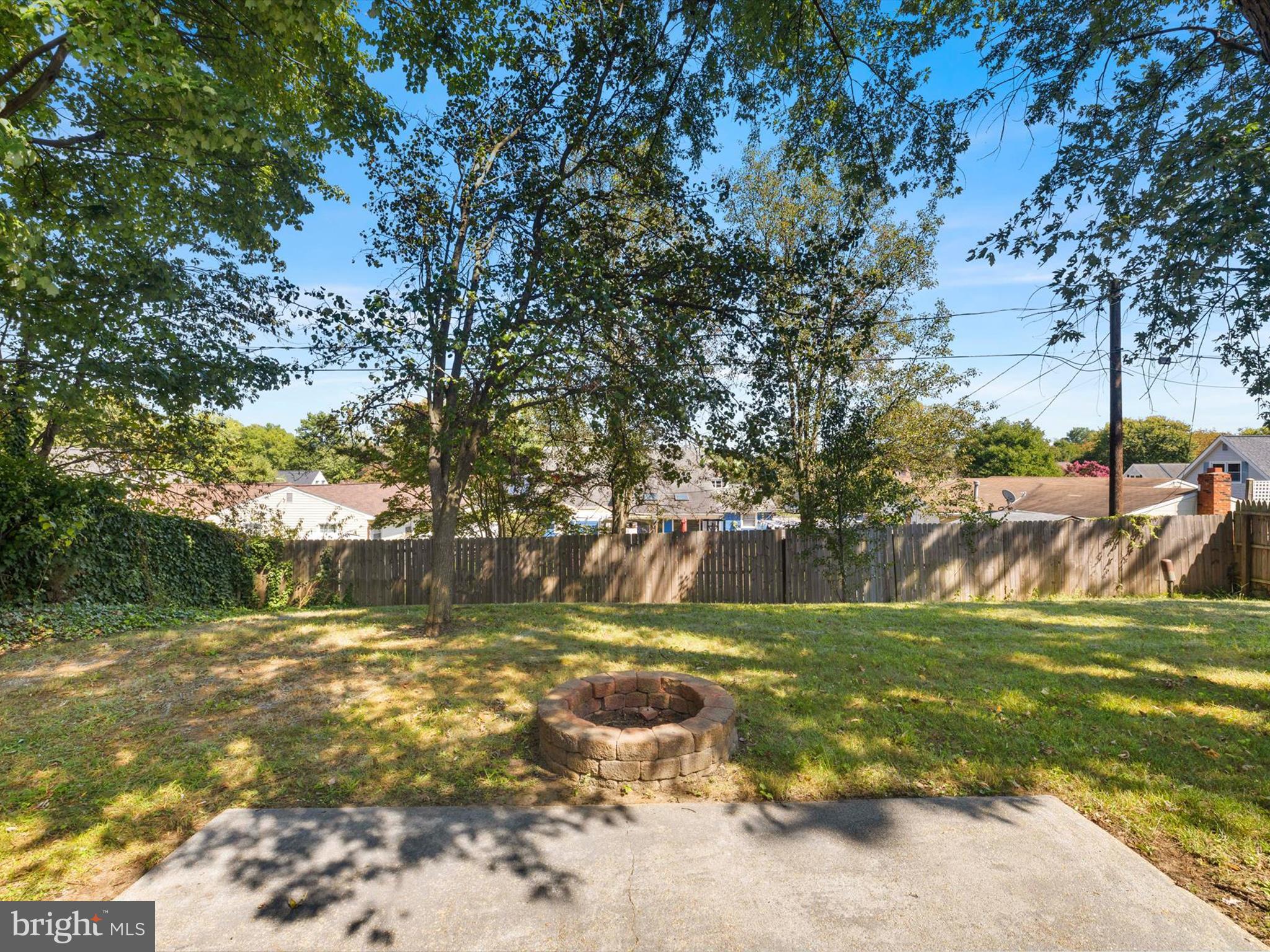 2933 Tallow Ln