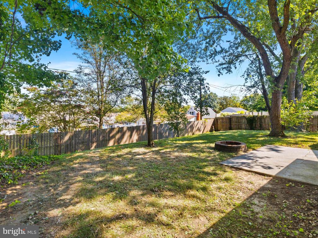 2933 Tallow Ln