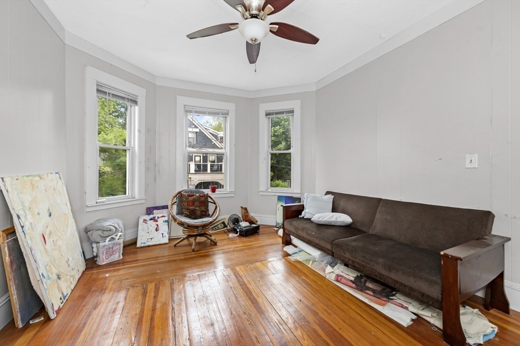 19 Dewolf St