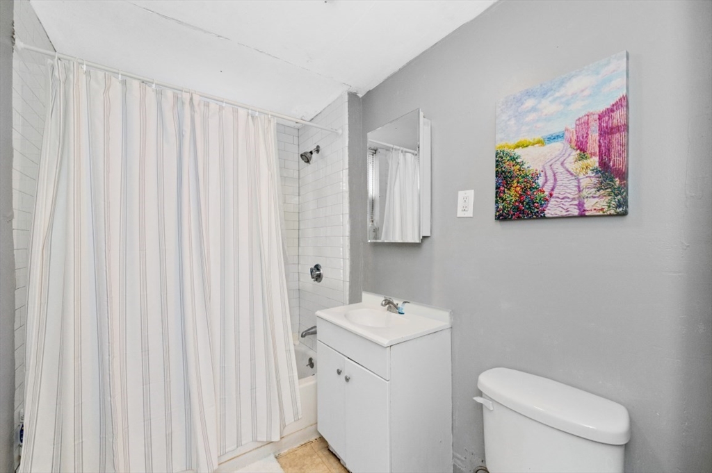 19 Dewolf St
