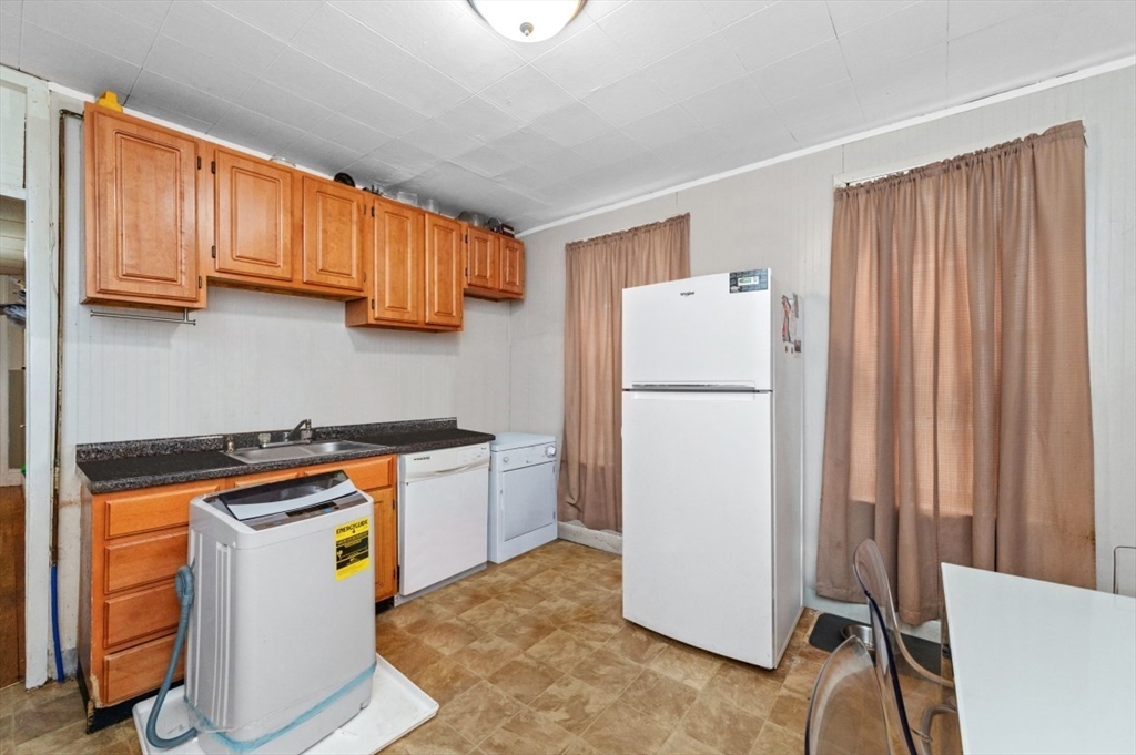 19 Dewolf St