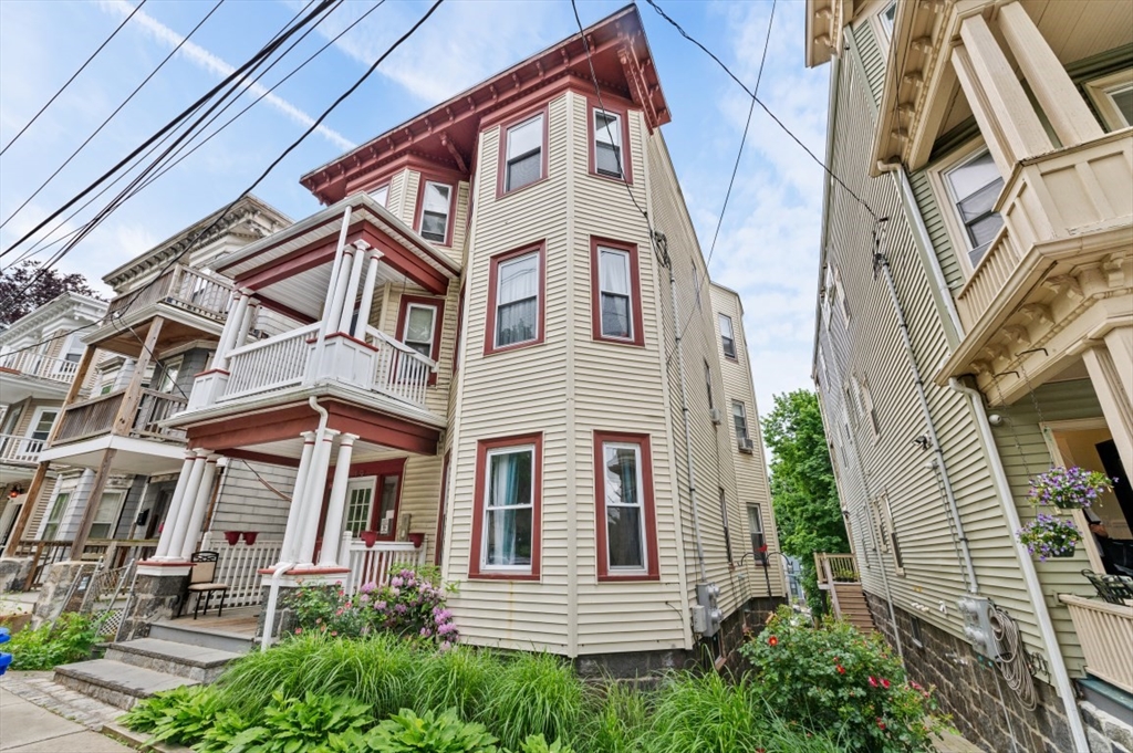 19 Dewolf St