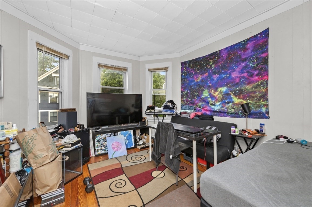 19 Dewolf St