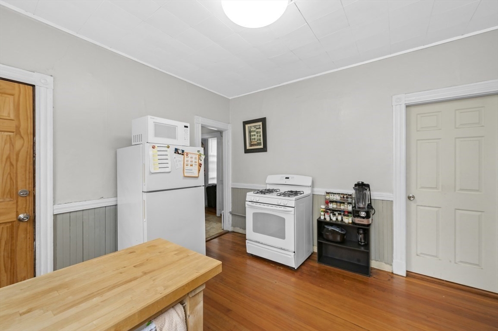 19 Dewolf St
