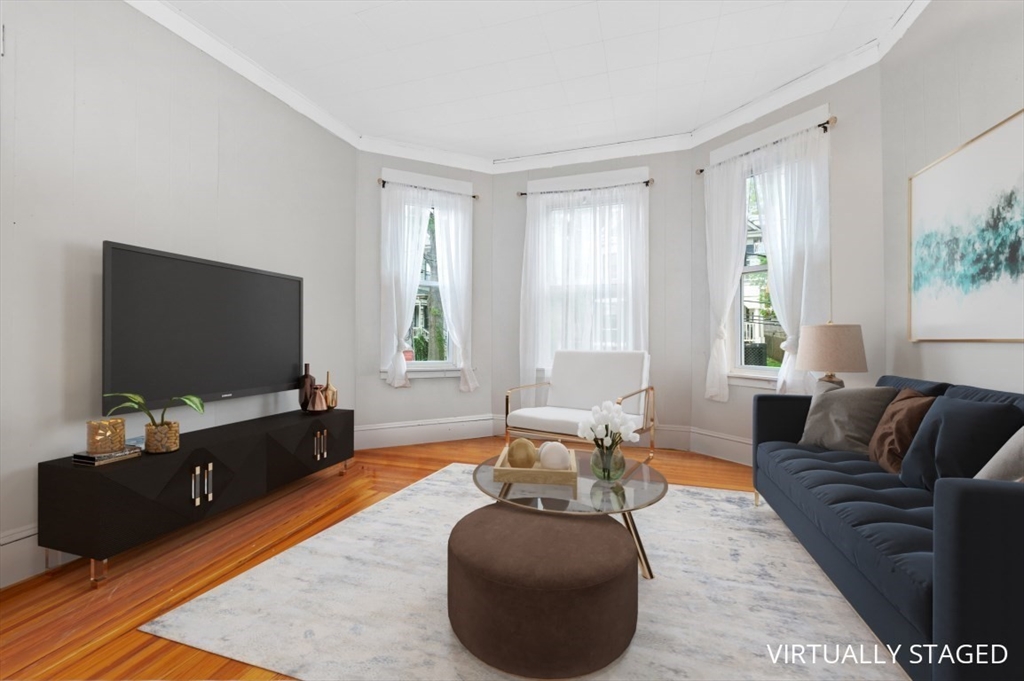 19 Dewolf St