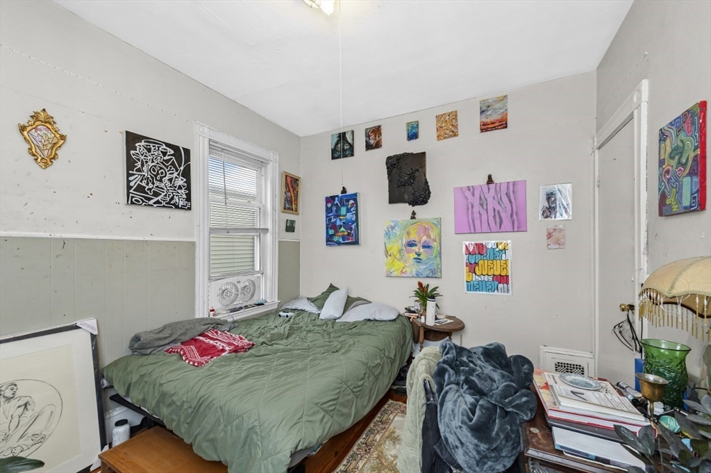 19 Dewolf St