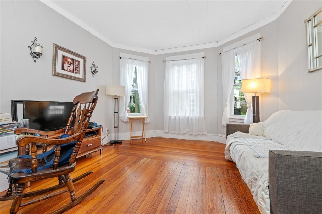 19 Dewolf St