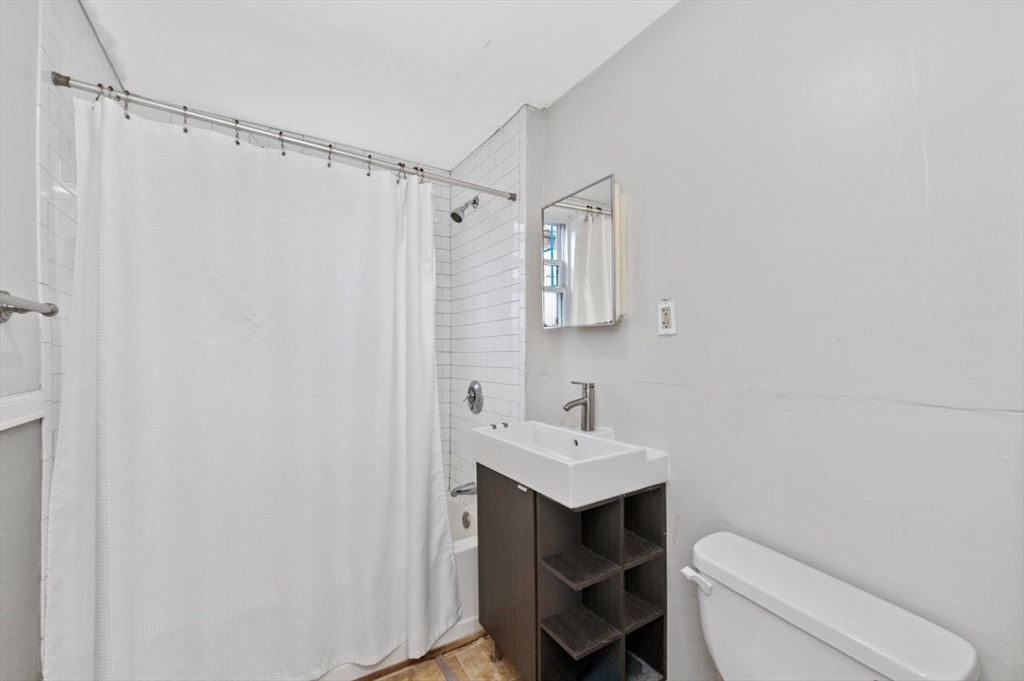 19 Dewolf St