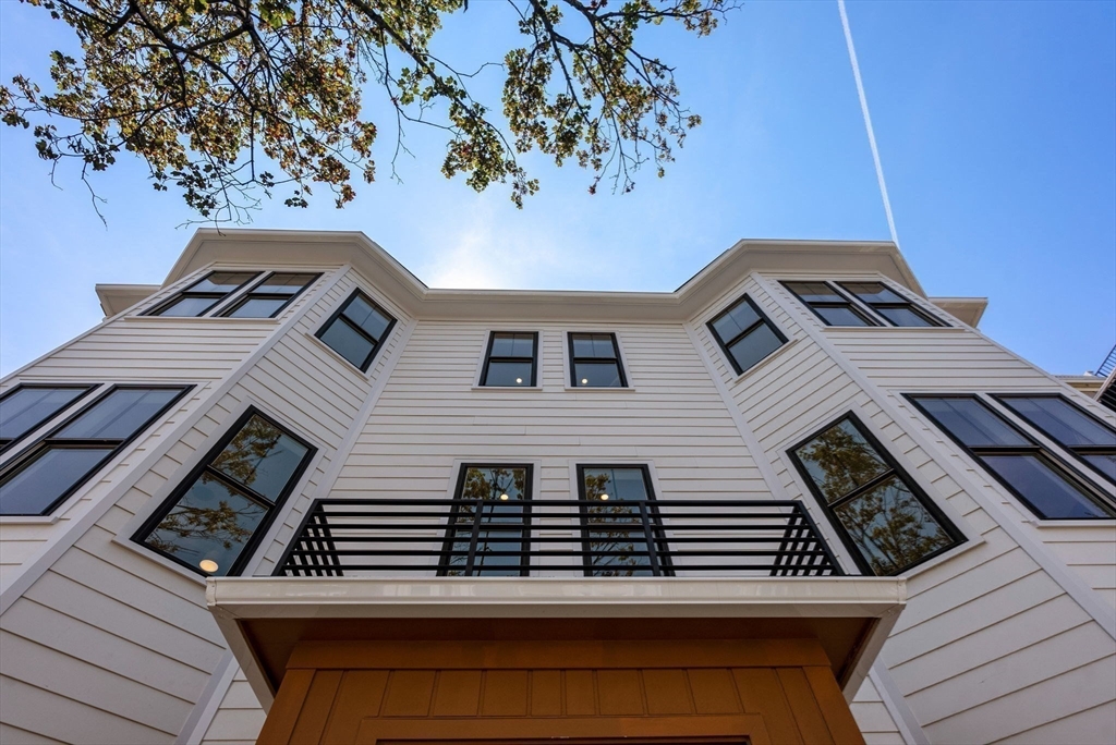 527 E Seventh Street # 101