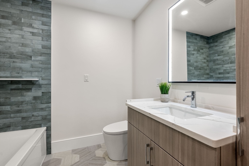 527 E Seventh Street # 101